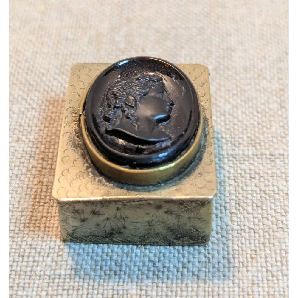 19th C. Red Onyx Intaglio Roman Carved Figure Pill Box